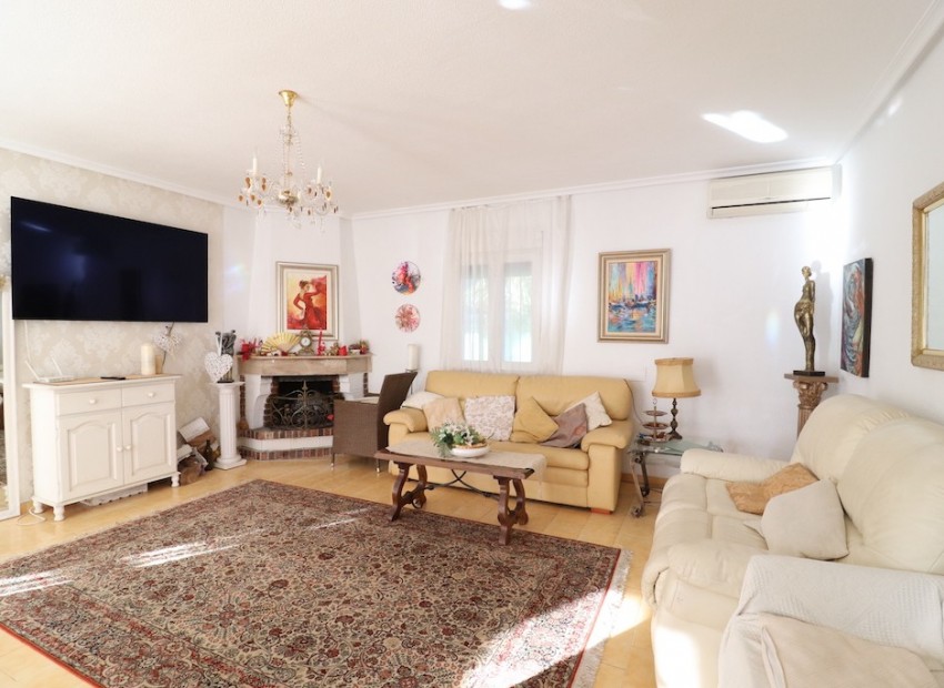 Resale - Villa - La Zenia