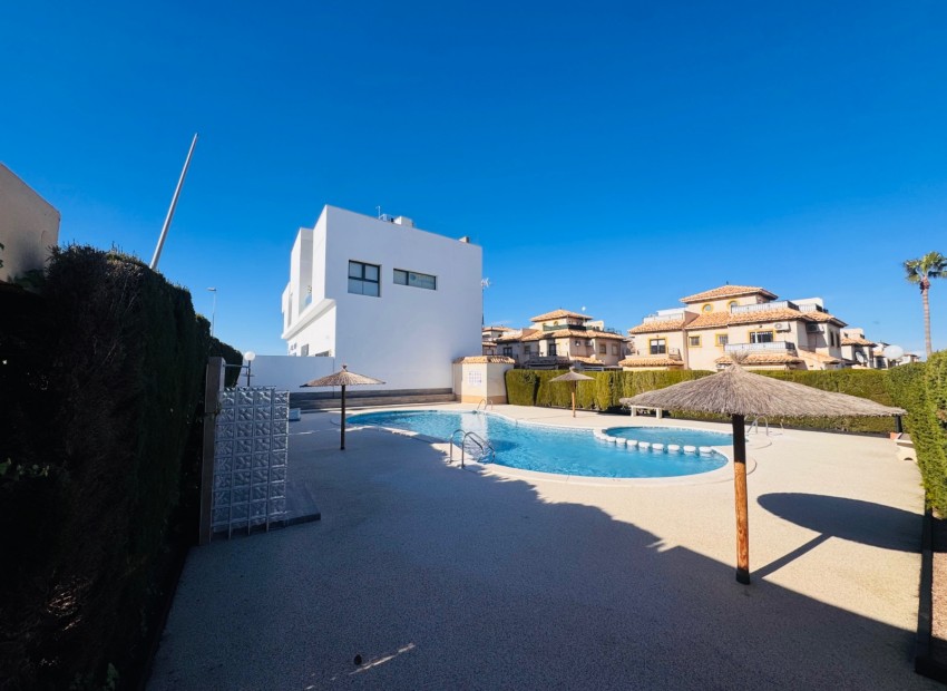 Resale - Villa - La Zenia