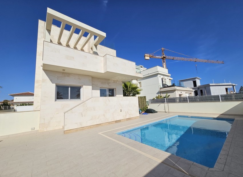 Resale - Villa - La Zenia