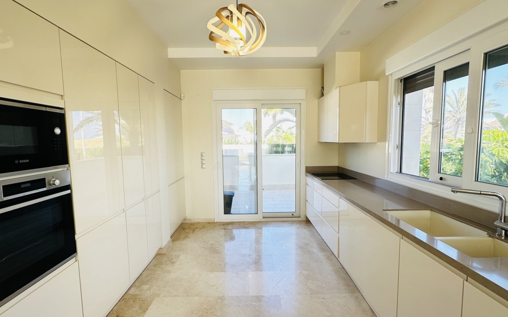 Resale - Villa - La Zenia