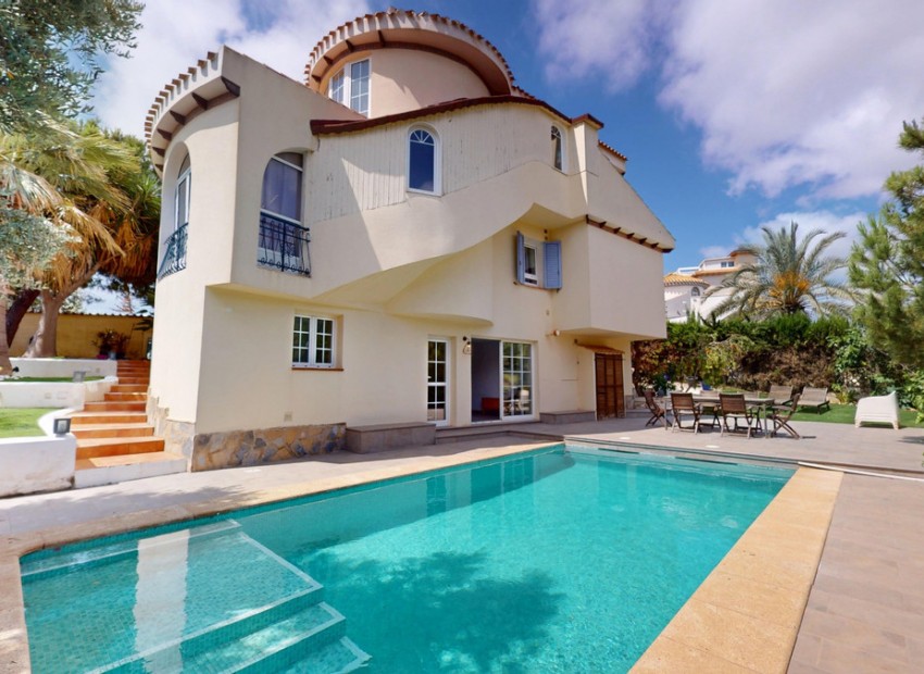 Resale - Villa - La Zenia