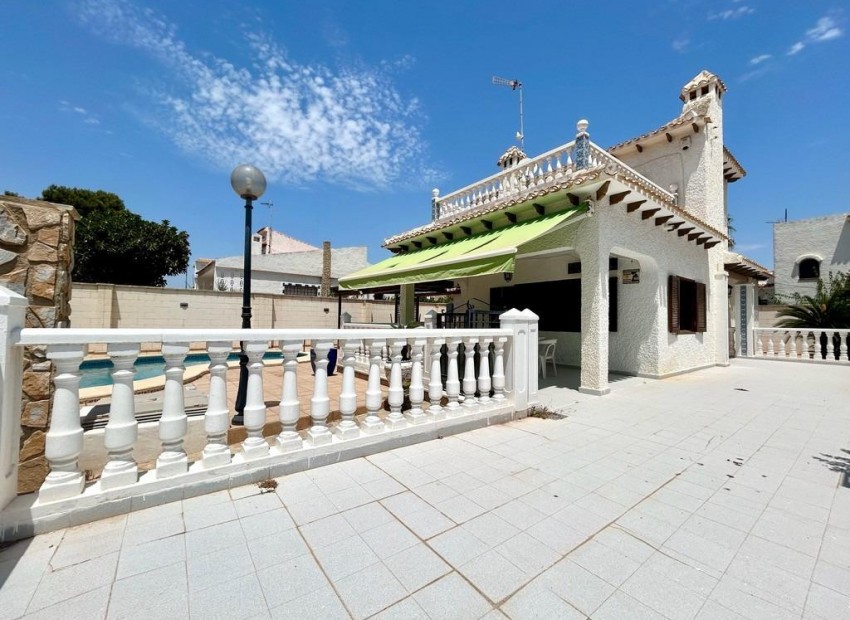 Resale - Villa - La Zenia