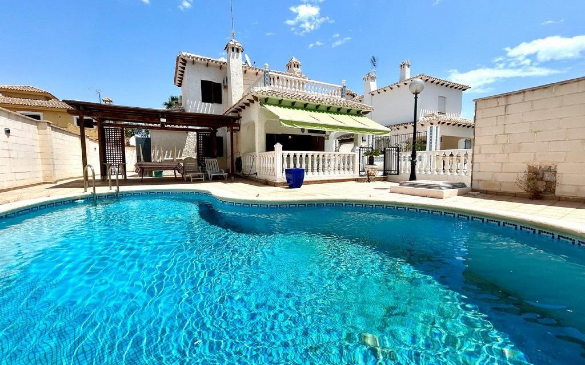 Resale - Villa - La Zenia
