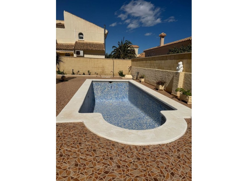 Resale - Villa - La Zenia