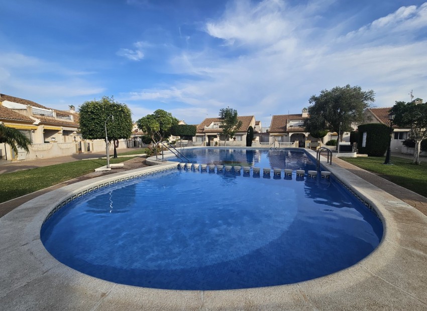 Resale - Villa - La Zenia