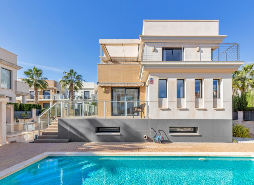 Resale - Villa - La Zenia