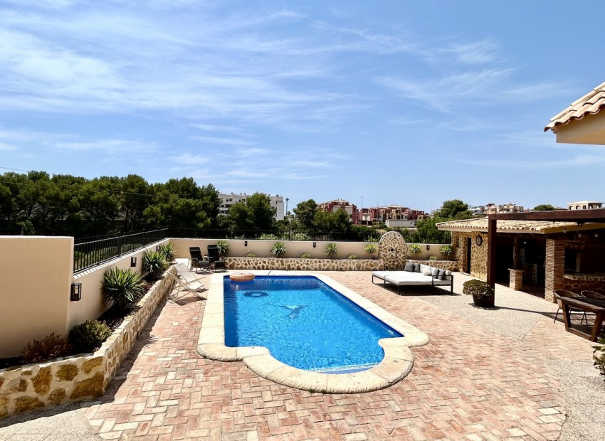 Resale - Villa - La Zenia