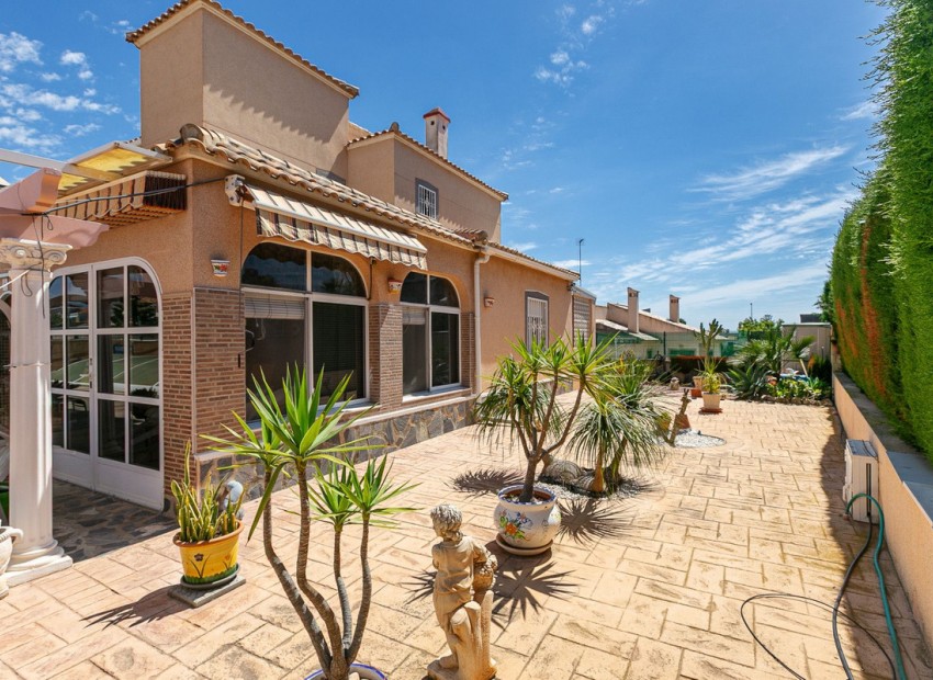 Resale - Villa - La Zenia
