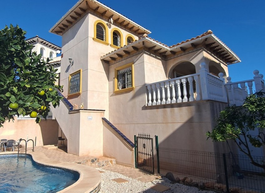 Resale - Villa - La Zenia