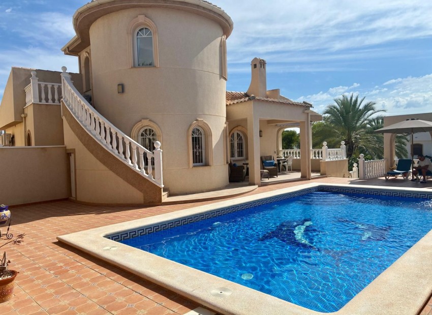 Resale - Villa - La Zenia