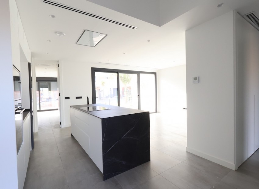 Resale - Villa - Los Alcazares