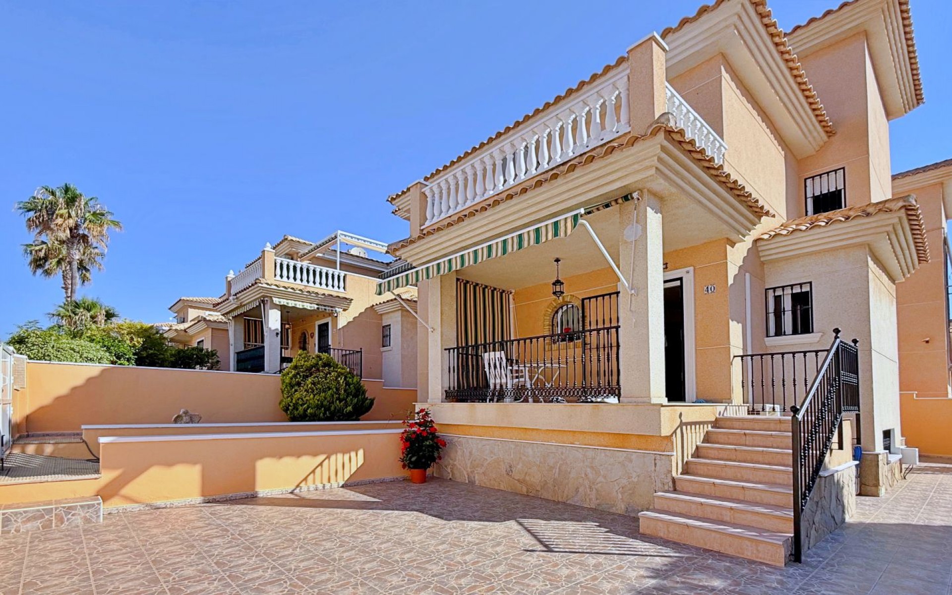 Resale - Villa - Los Altos - Royal Park