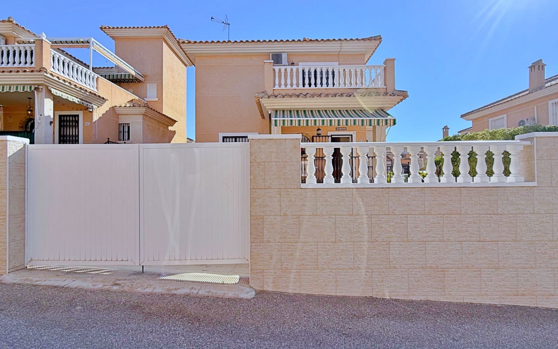 Resale - Villa - Los Altos - Royal Park