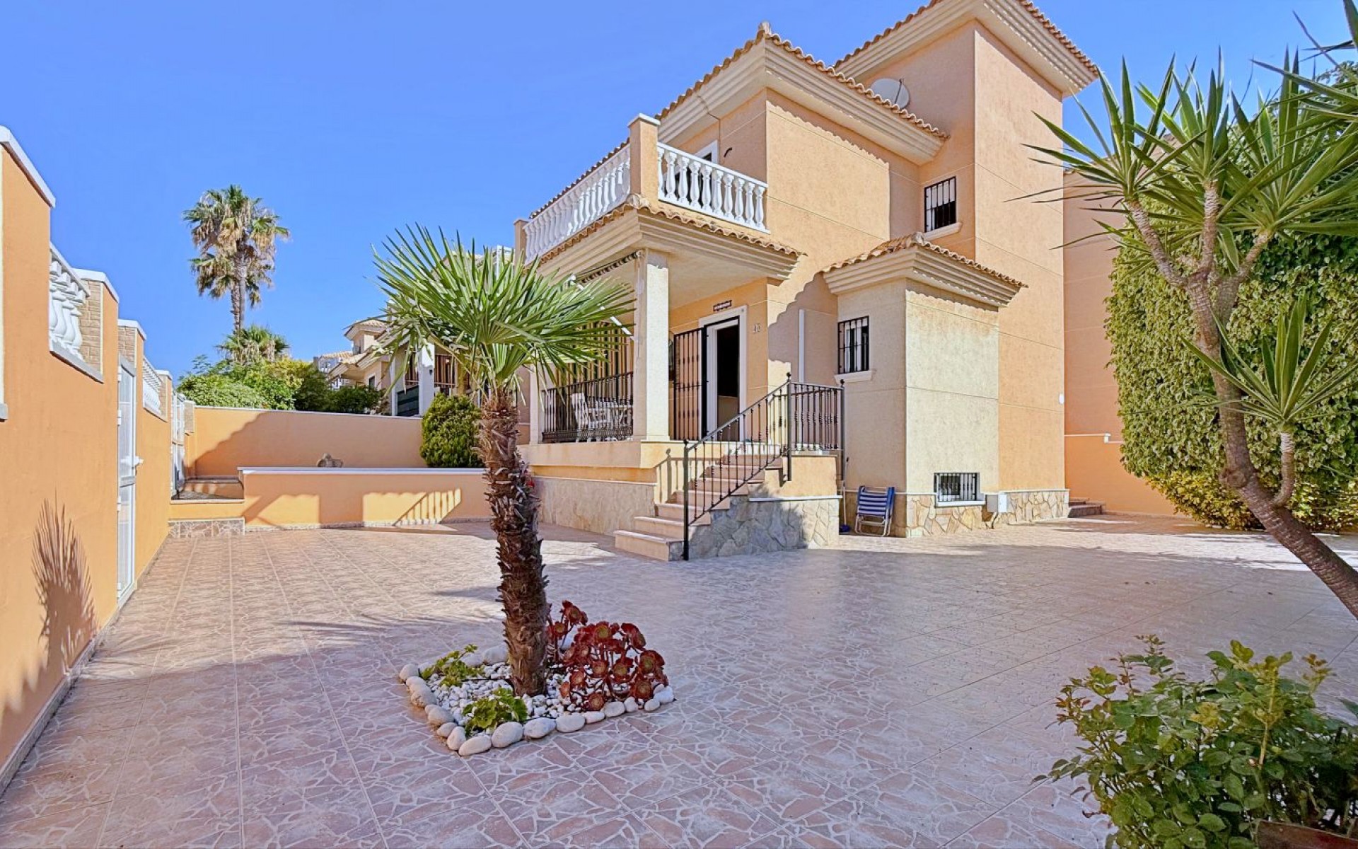 Resale - Villa - Los Altos - Royal Park