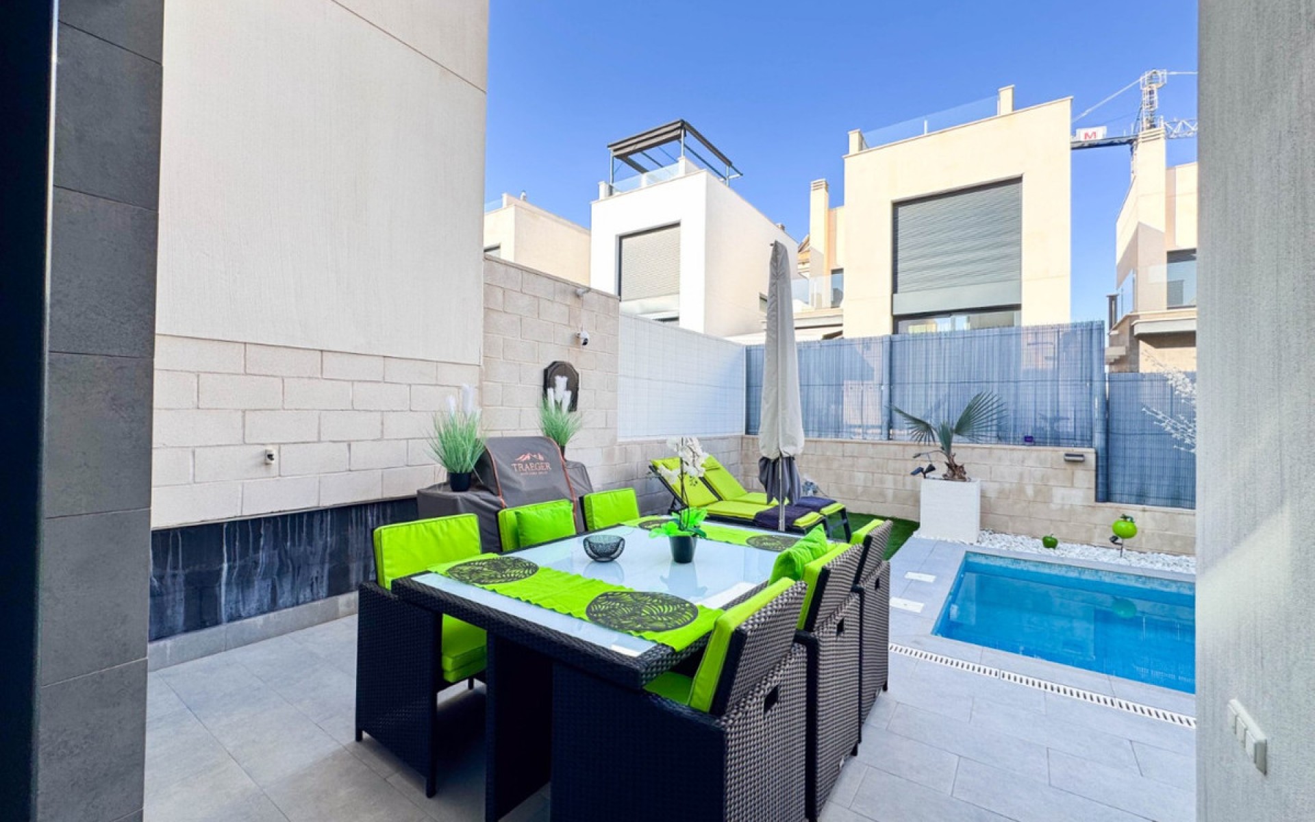 Resale - Villa - Los Altos