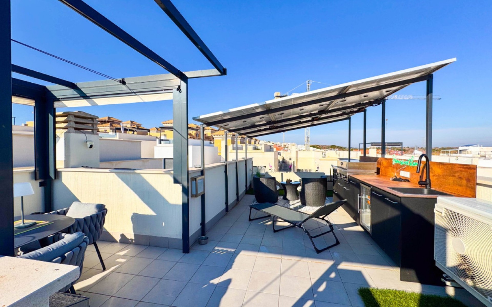 Resale - Villa - Los Altos