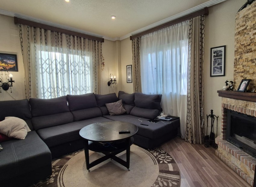 Resale - Villa - Los Altos