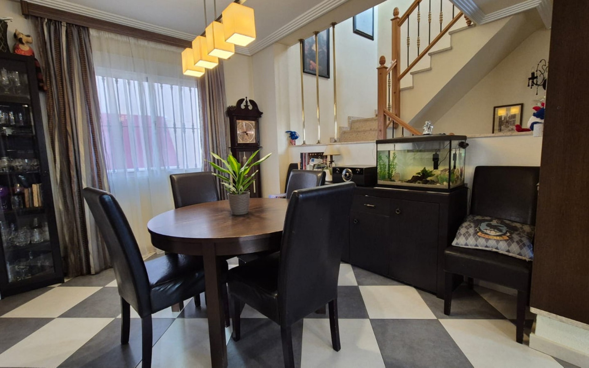 Resale - Villa - Los Altos