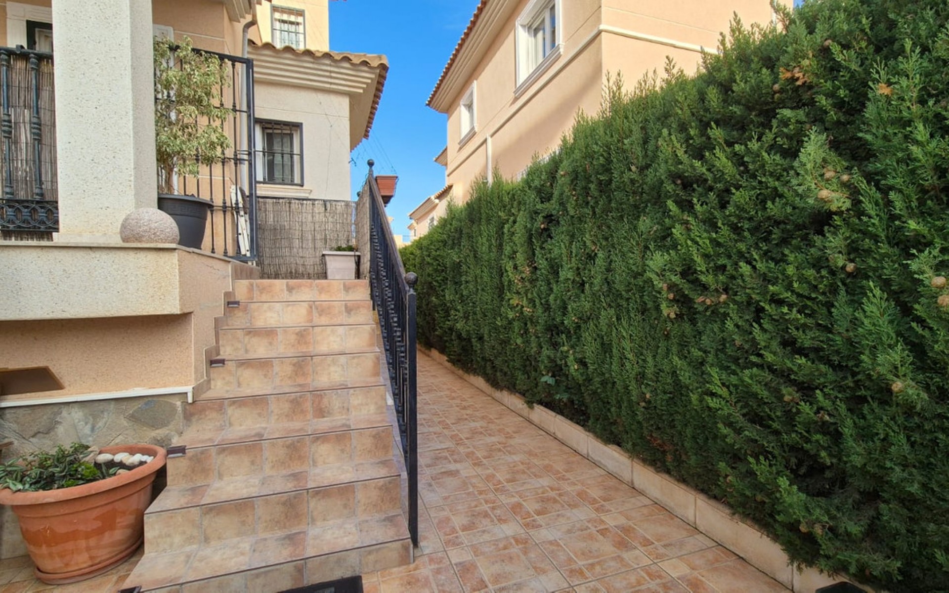 Resale - Villa - Los Altos