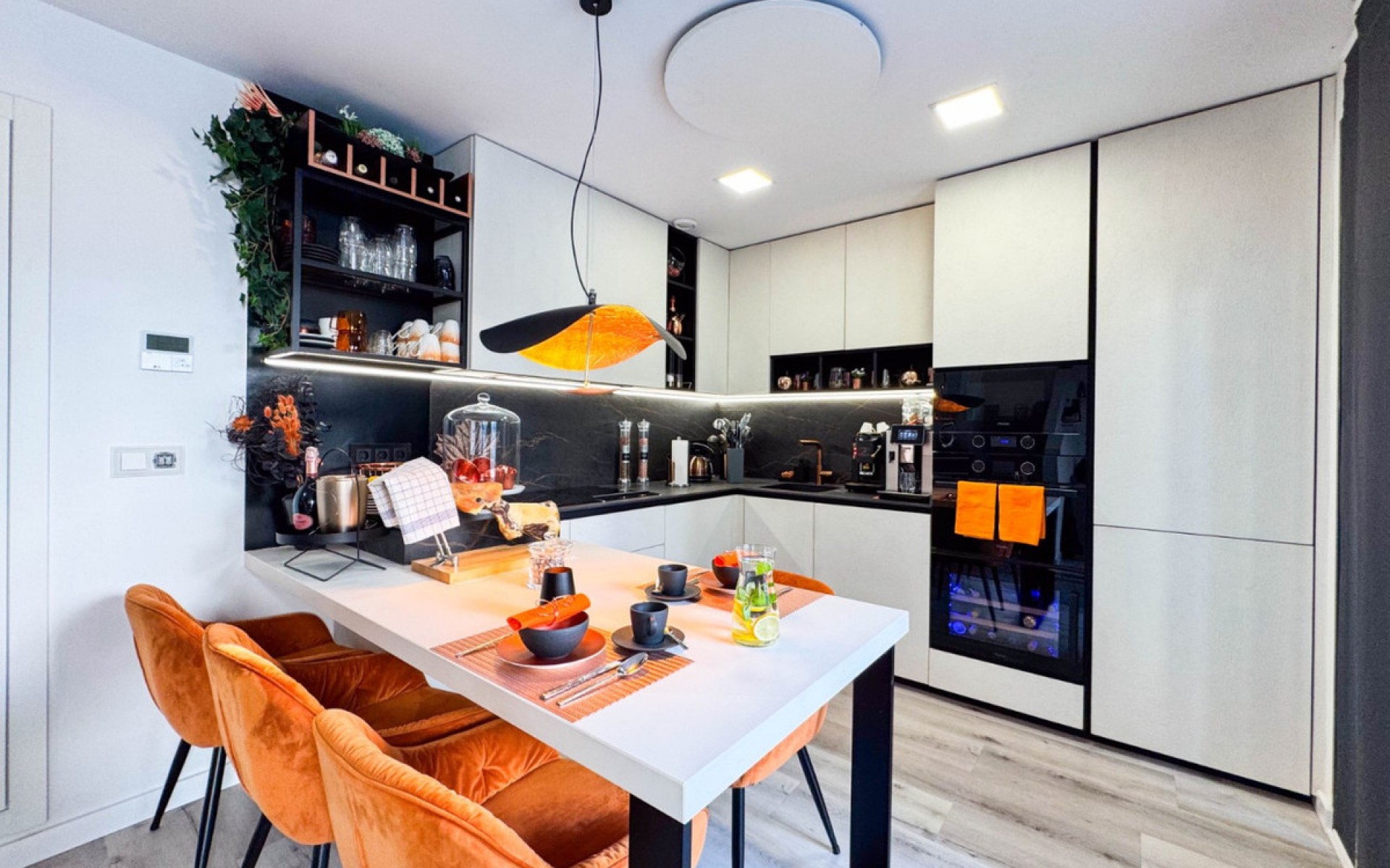 Resale - Villa - Los Altos