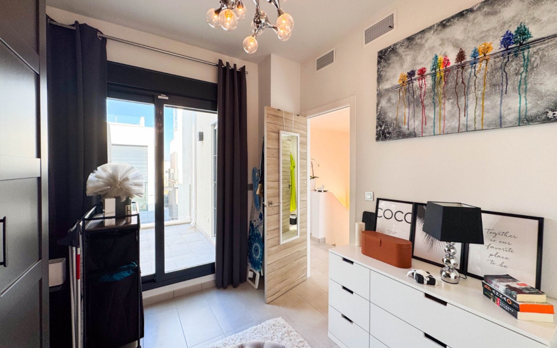 Resale - Villa - Los Altos