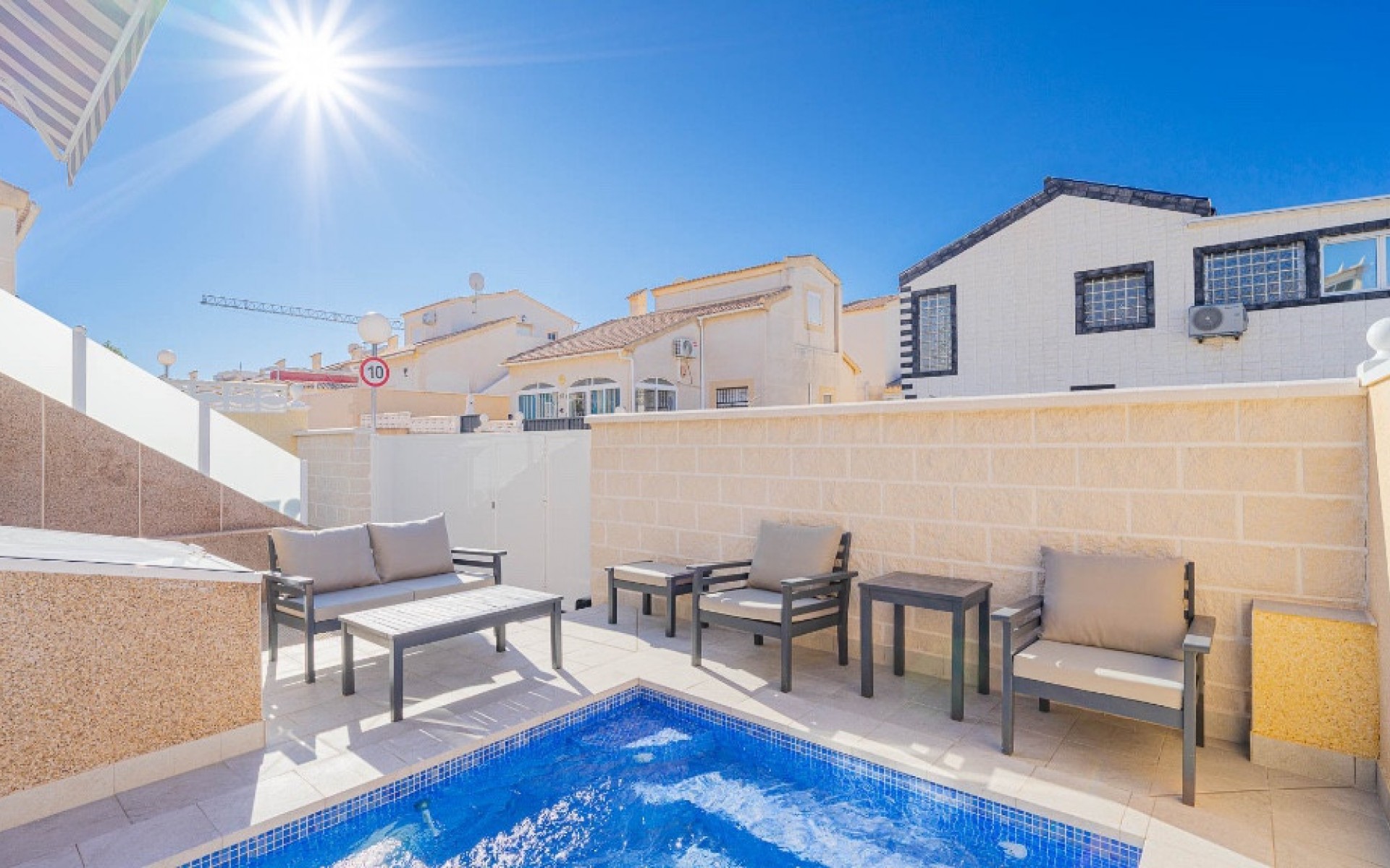 Resale - Villa - Los Altos