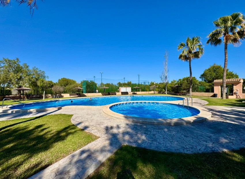 Resale - Villa - Los Altos