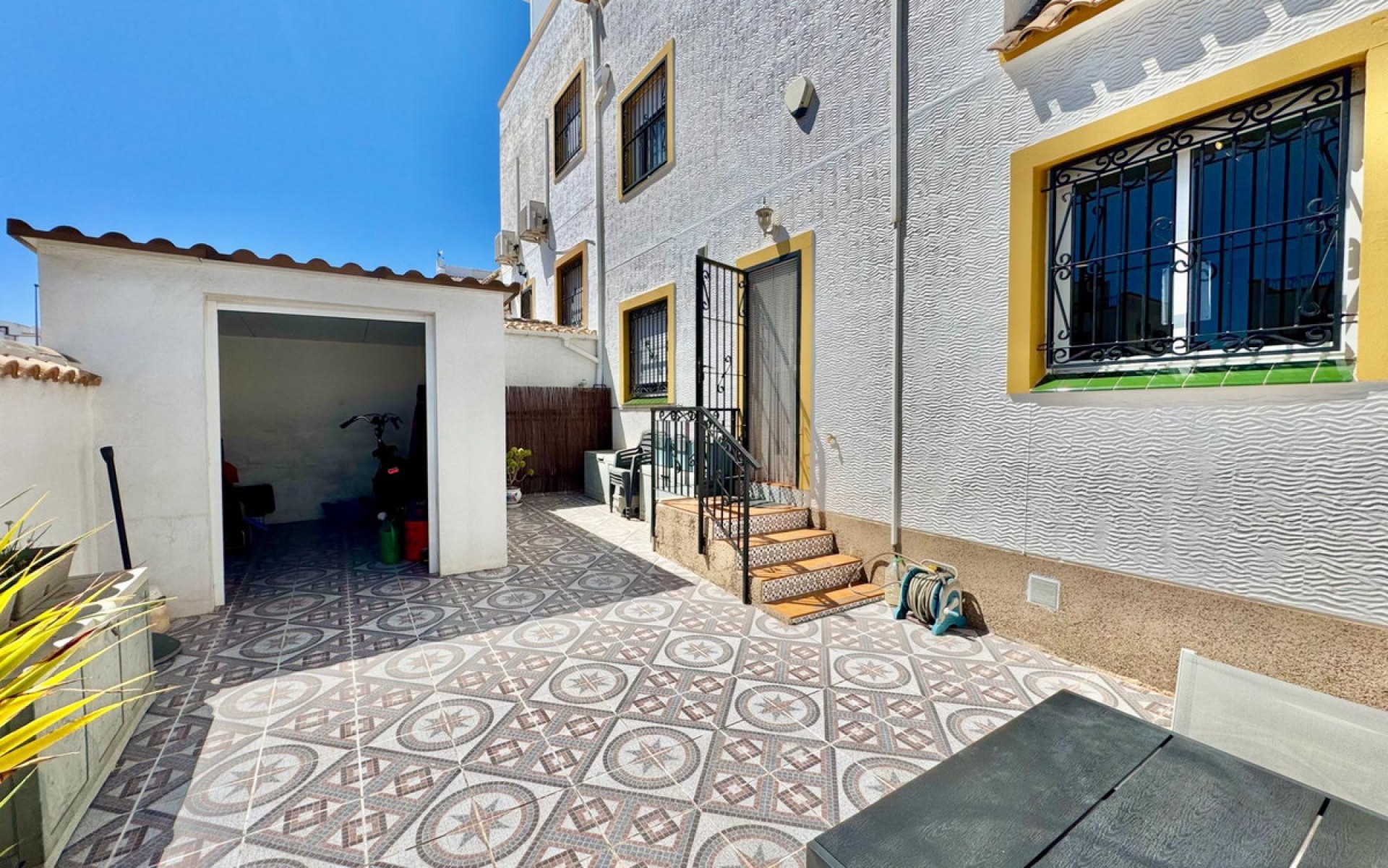 Resale - Villa - Los Altos