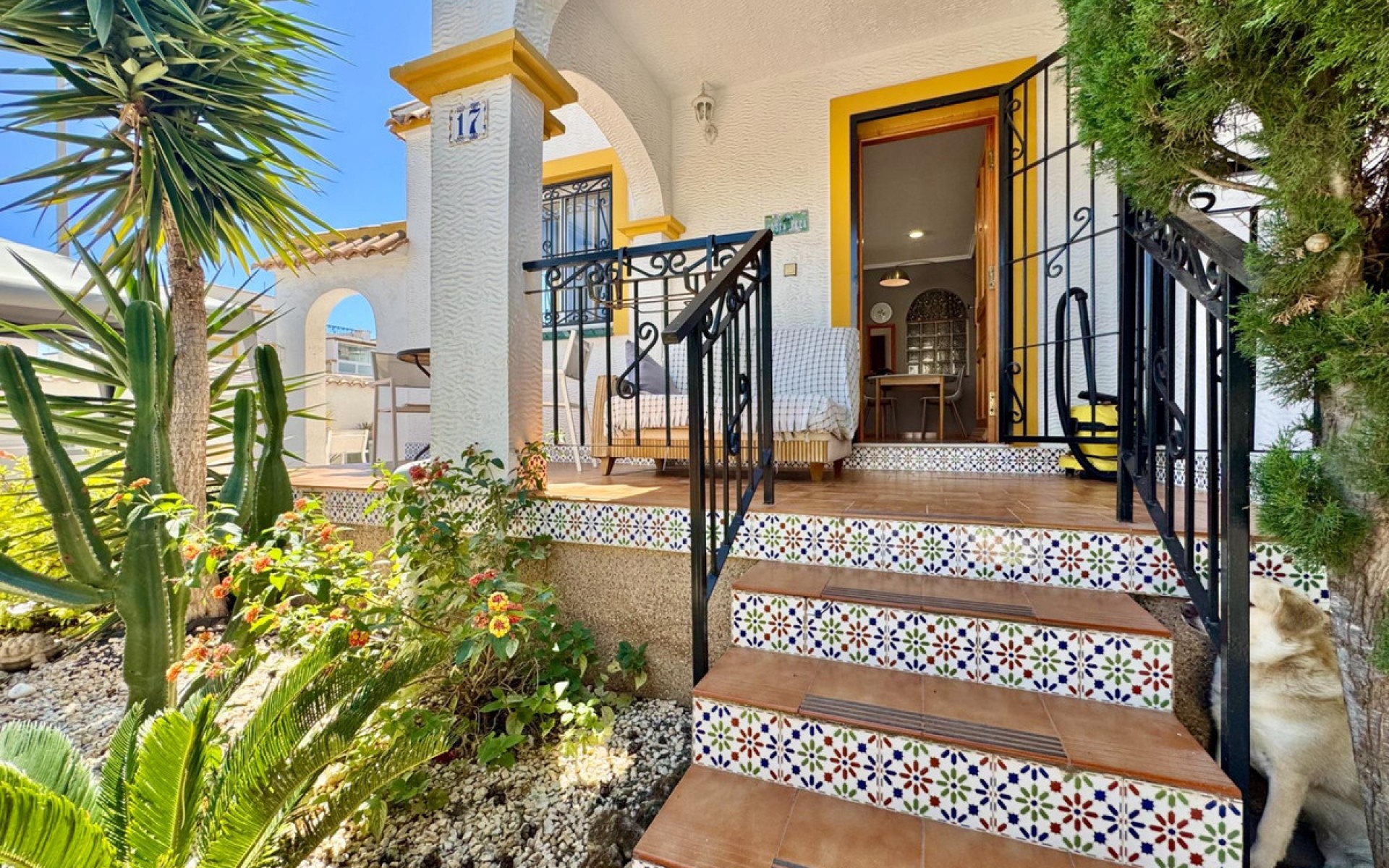 Resale - Villa - Los Altos