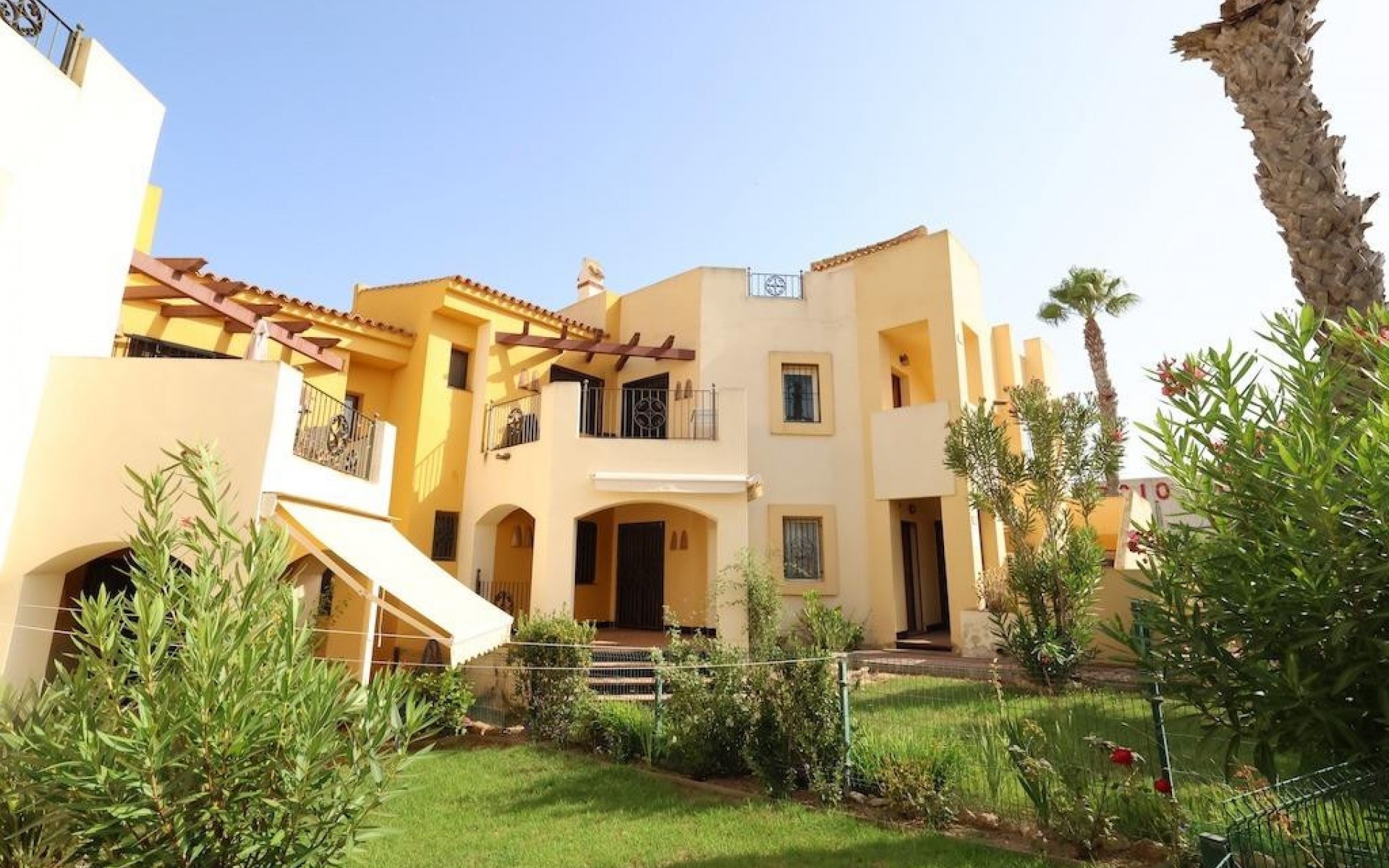 Resale - Villa - Los Altos