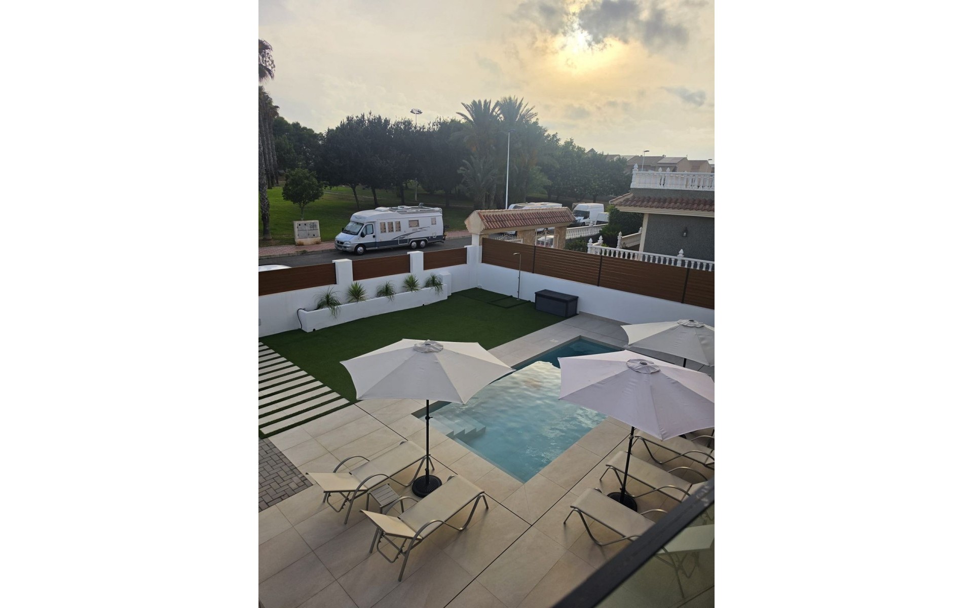 Resale - Villa - Los Altos