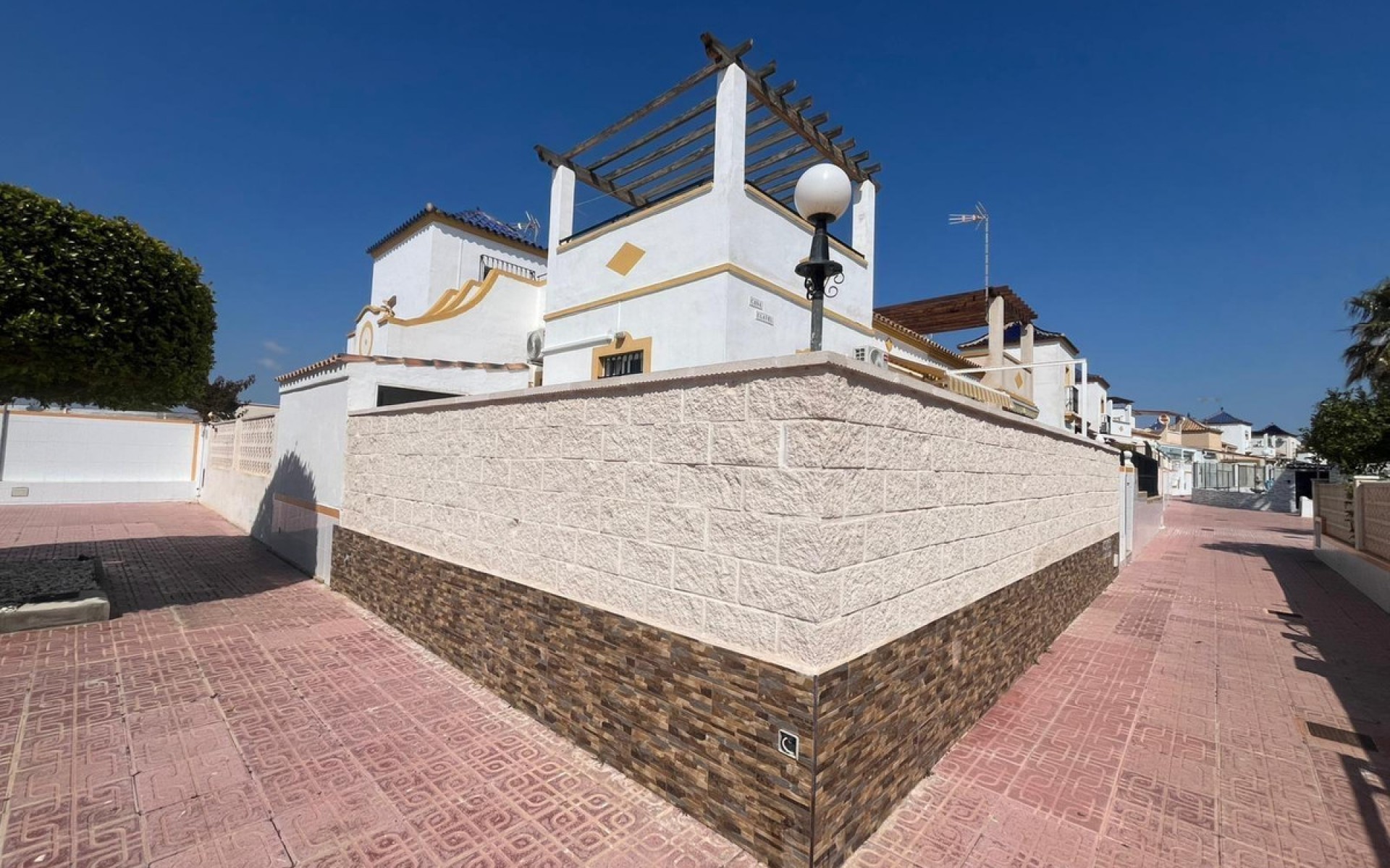 Resale - Villa - Los Altos
