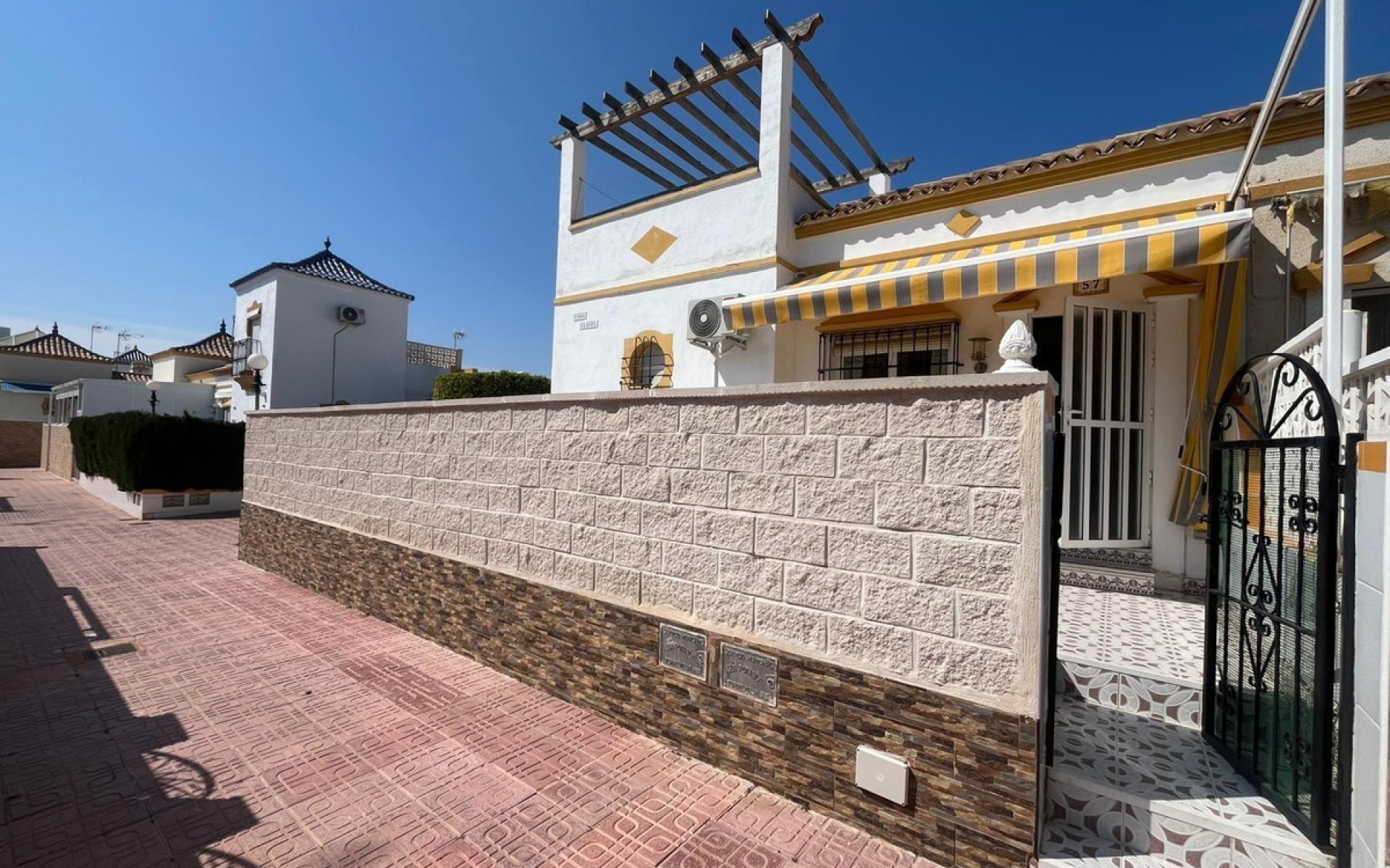 Resale - Villa - Los Altos