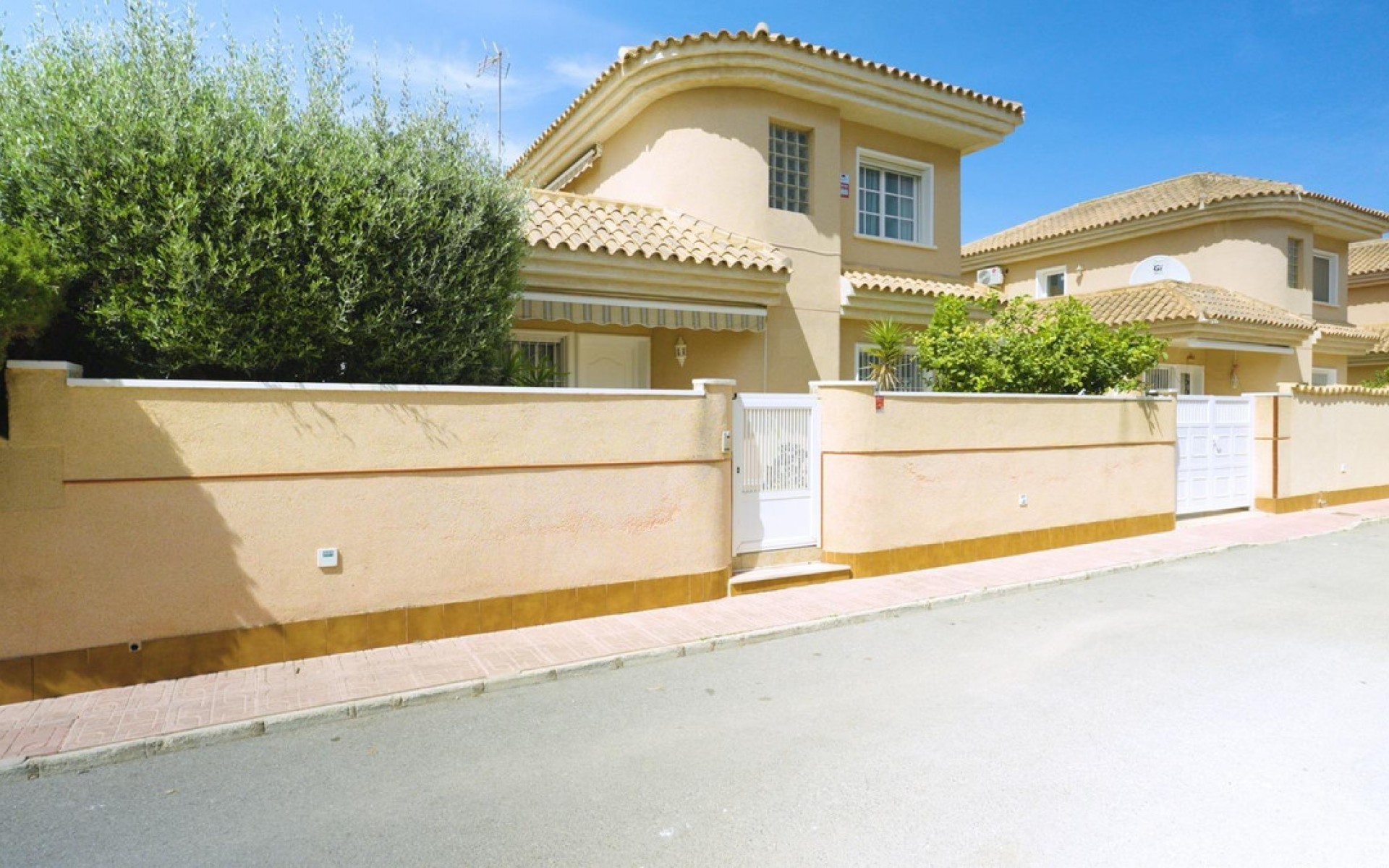 Resale - Villa - Los Balcones