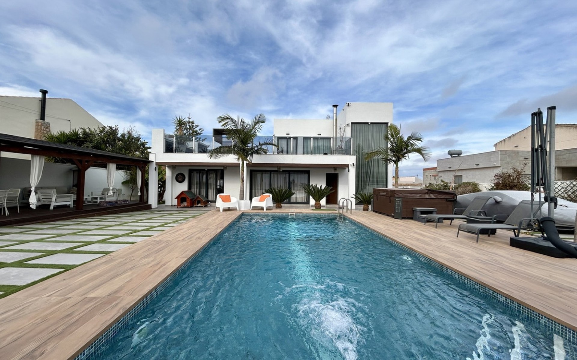 Resale - Villa - Los Balcones