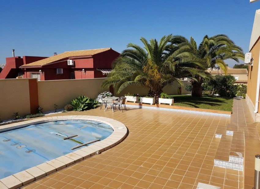 Resale - Villa - Los Balcones