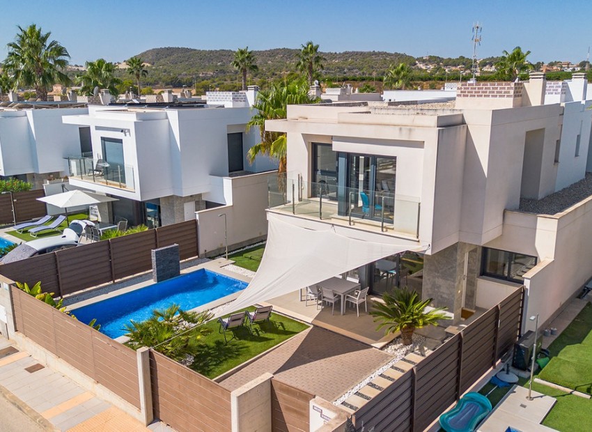 Resale - Villa - Los Montesinos - Entre Naranjos