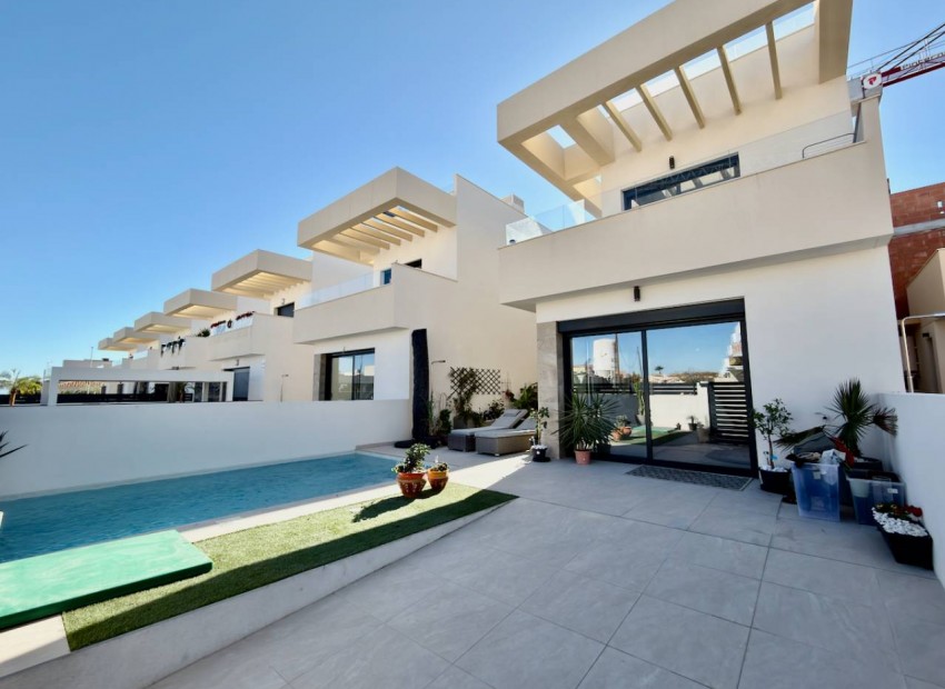Resale - Villa - Los Montesinos - La Herada