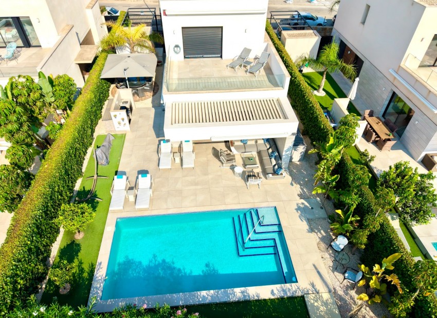 Resale - Villa - Los Montesinos - Los Montesinos - Urb. La Herrada
