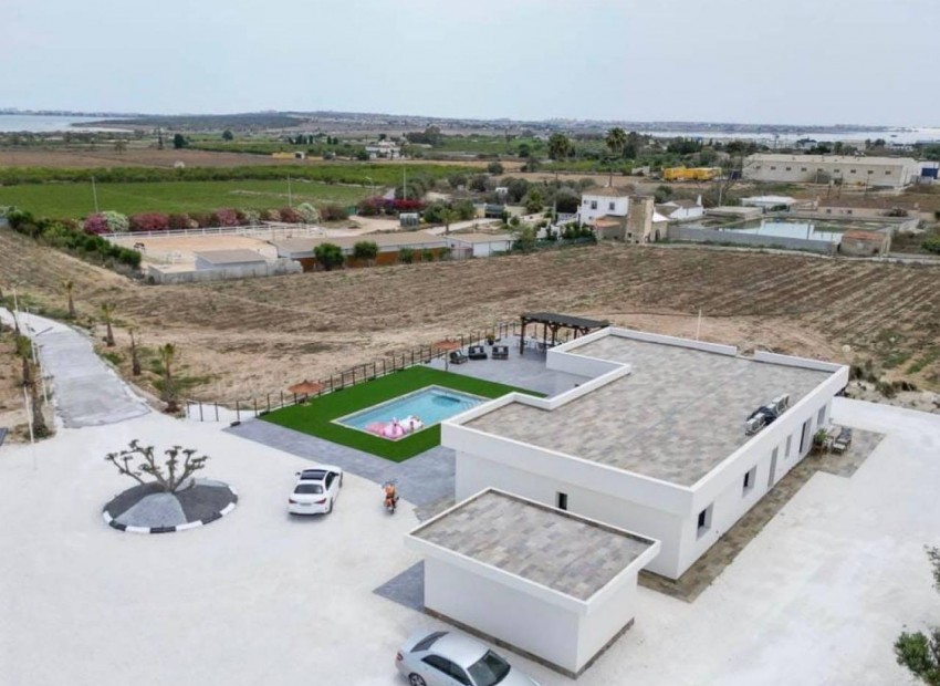Resale - Villa - Los Montesinos