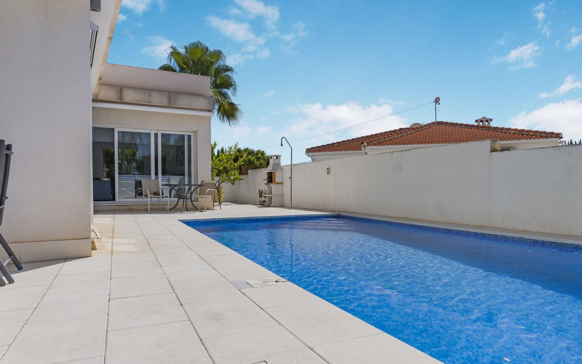Resale - Villa - Mil Palmeras