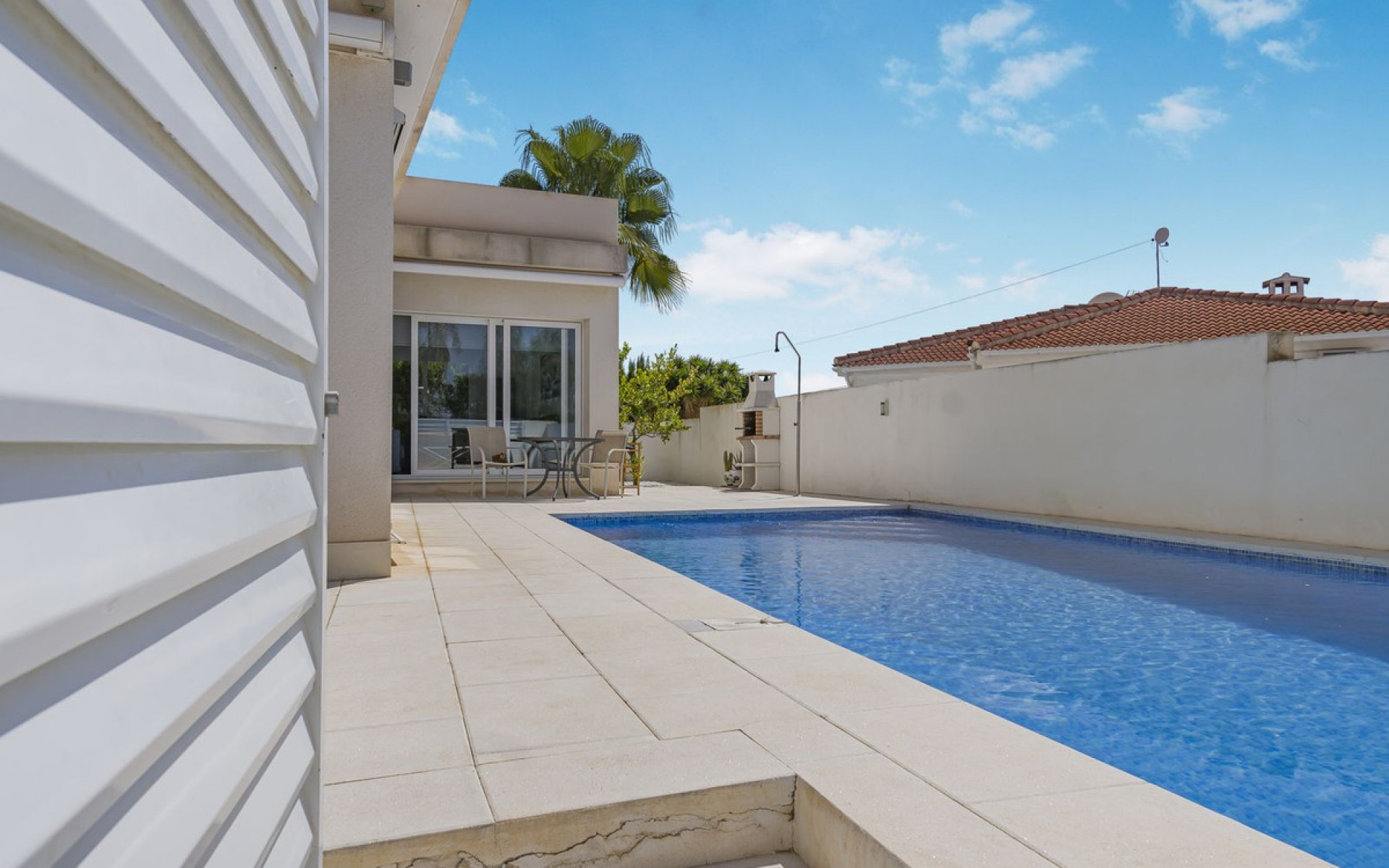 Resale - Villa - Mil Palmeras