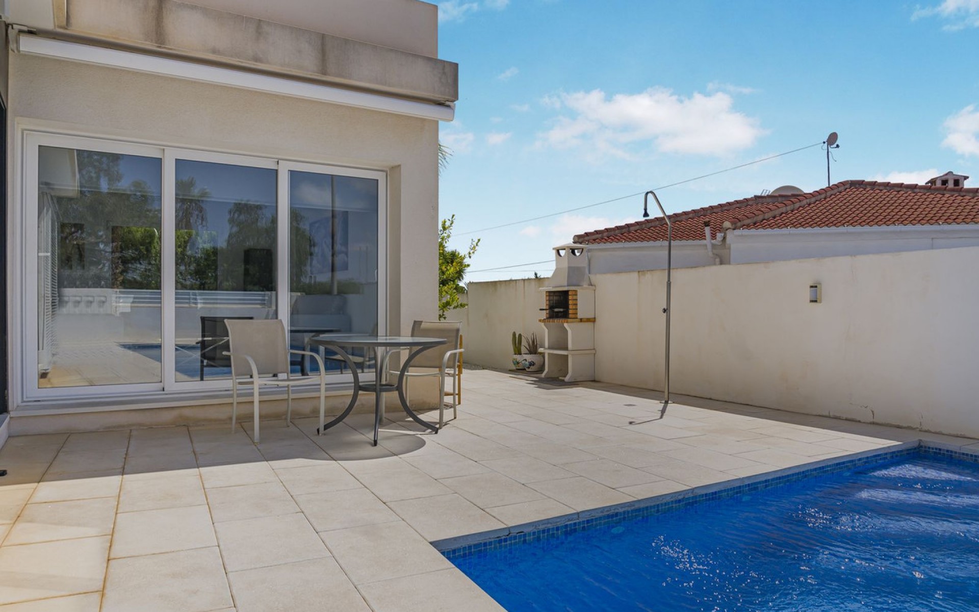 Resale - Villa - Mil Palmeras