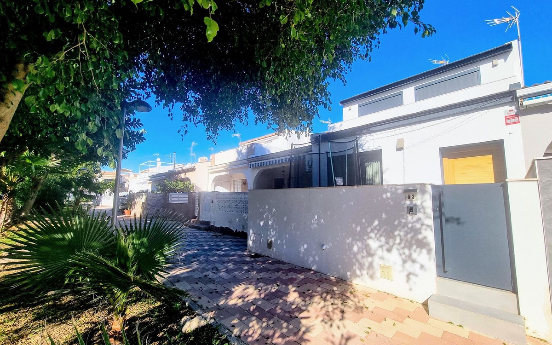 Resale - Villa - Mil Palmeras