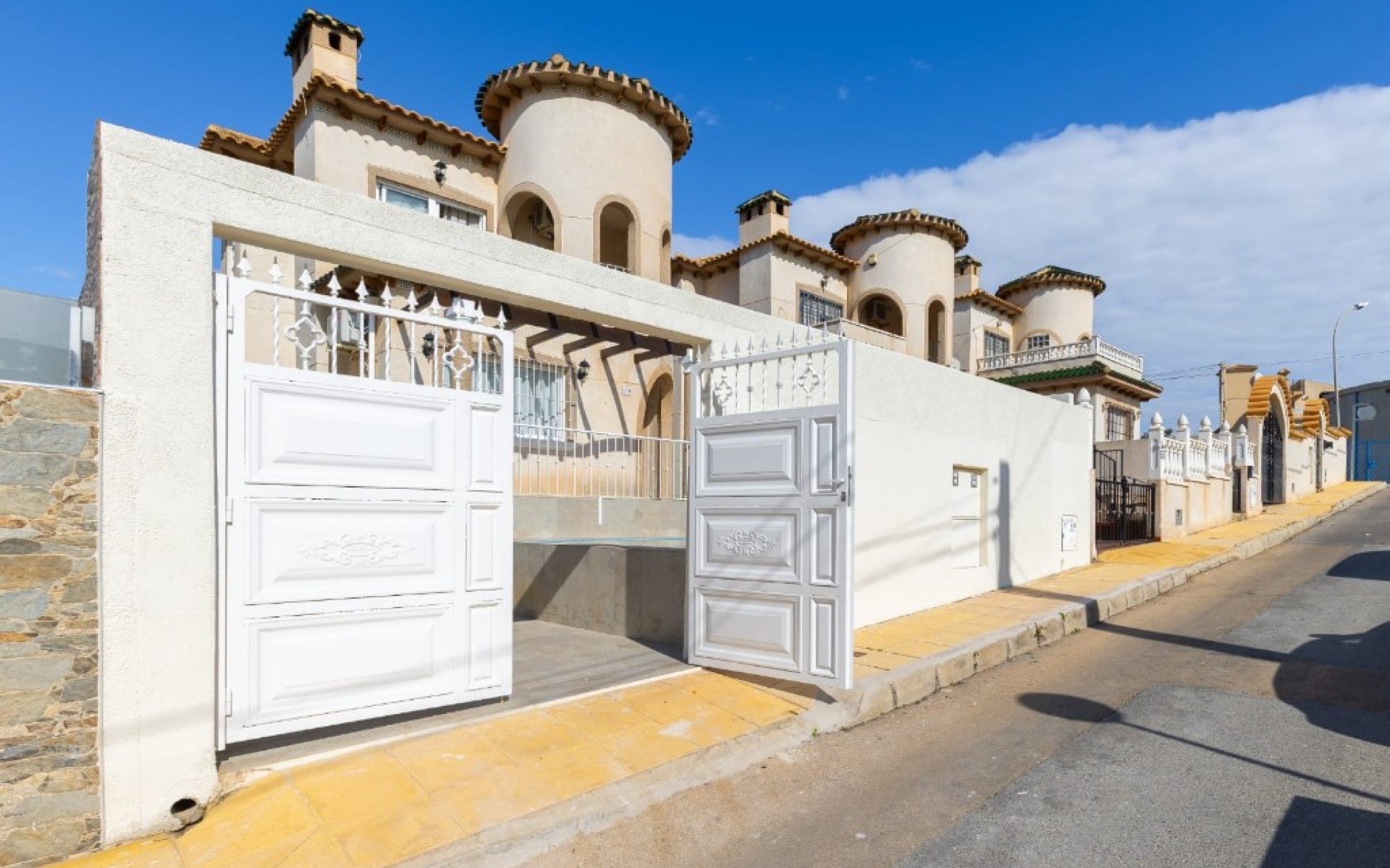 Resale - Villa - Orihuela Costa - Villamartin
