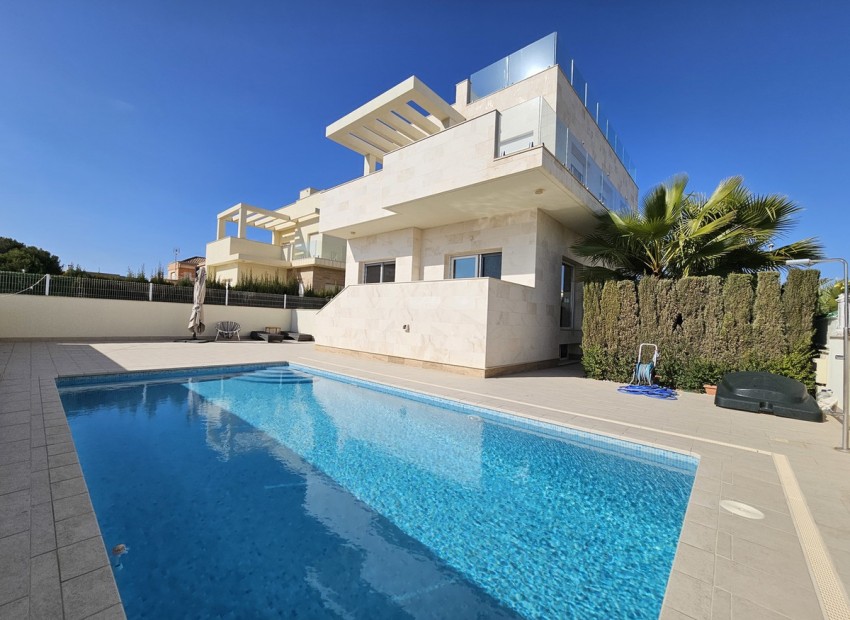 Resale - Villa - Orihuela - La Zenia