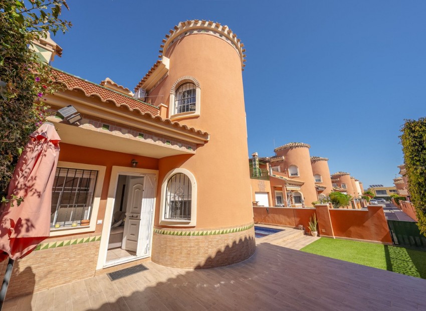 Resale - Villa - Orihuela - Orihuela Costa