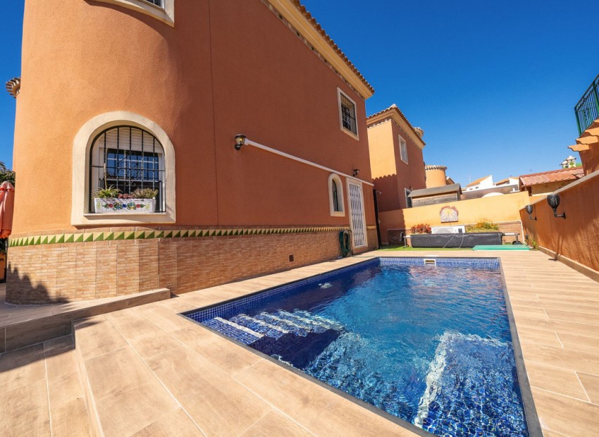 Resale - Villa - Orihuela - Orihuela Costa