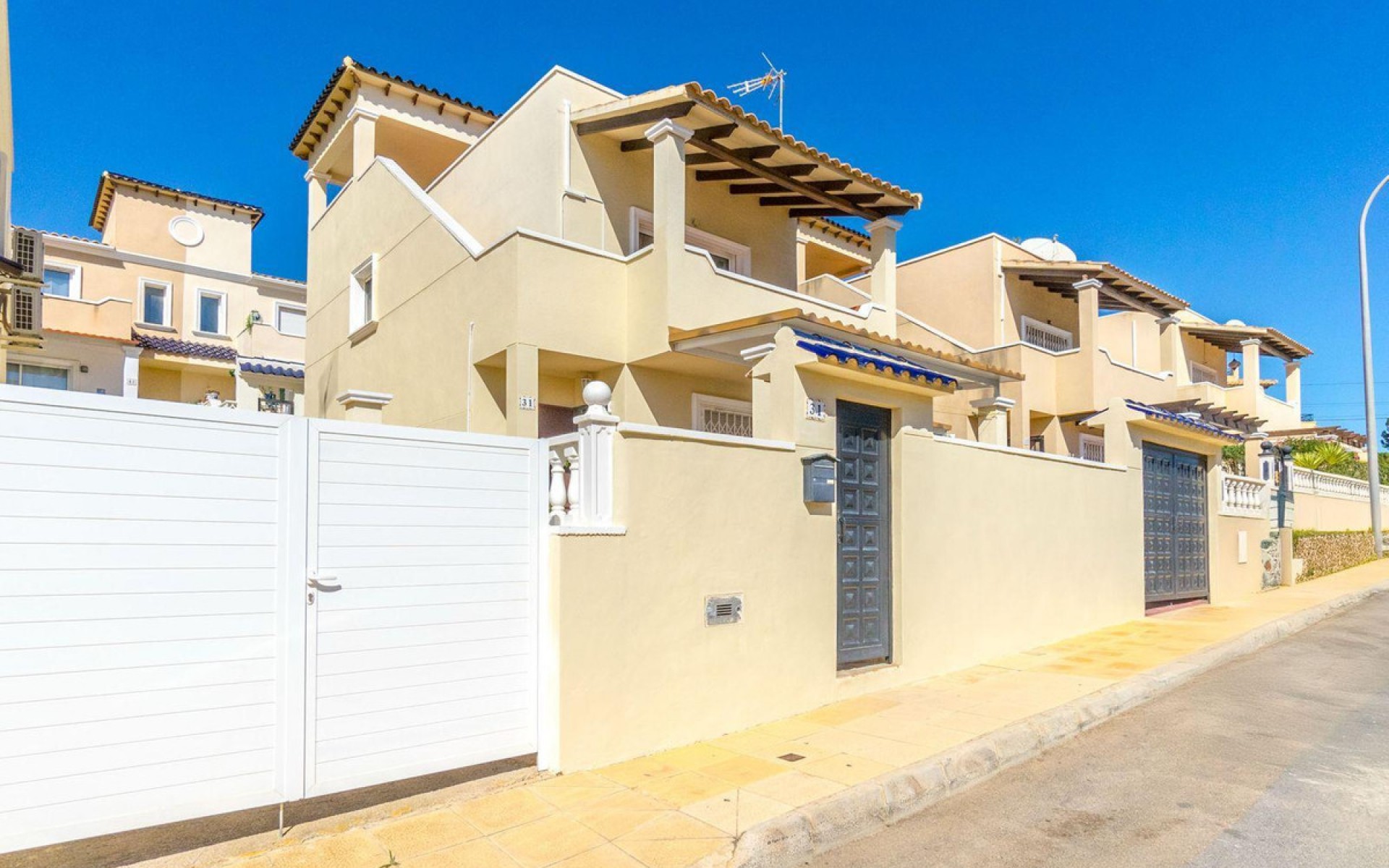 Resale - Villa - Orihuela - Orihuela Costa