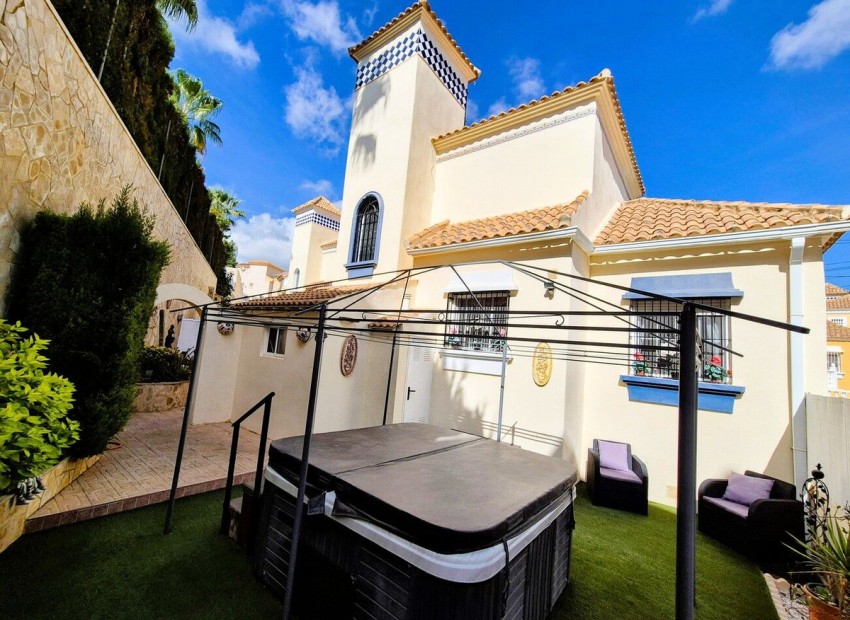 Resale - Villa - Orihuela - Orihuela Costa